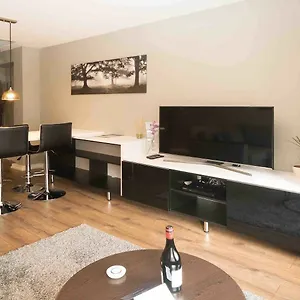 aaron-wise-apartments.cardiffhotelswales.com/